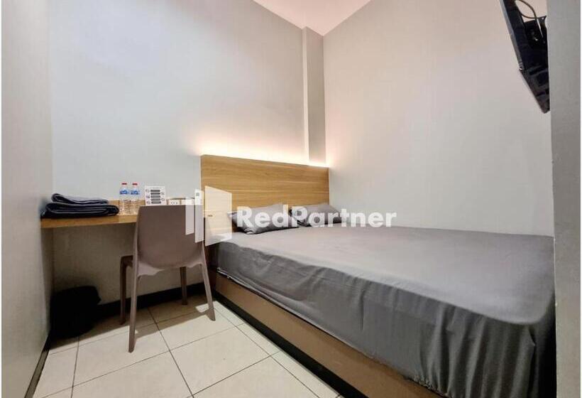 Номер Deluxe, Pandawa Guest House At Ngaliyan Square Mitra Reddoorz
