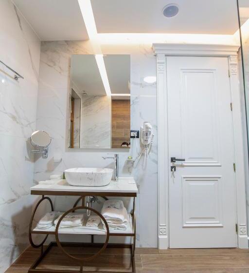 חדר דלוקס עם מרפסת, Vila Ekrem