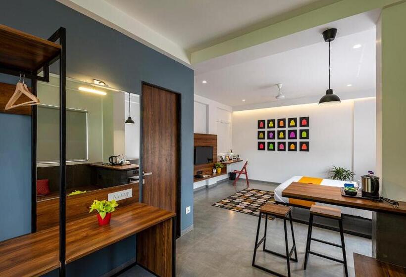 סטודיו משפחתי, The Cult Stay