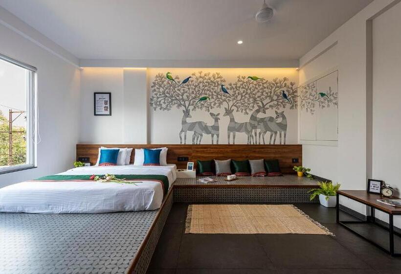 סטודיו סופריור, The Cult Stay