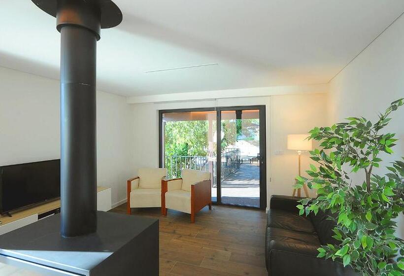 침실 3개 아파트, Douroxisto