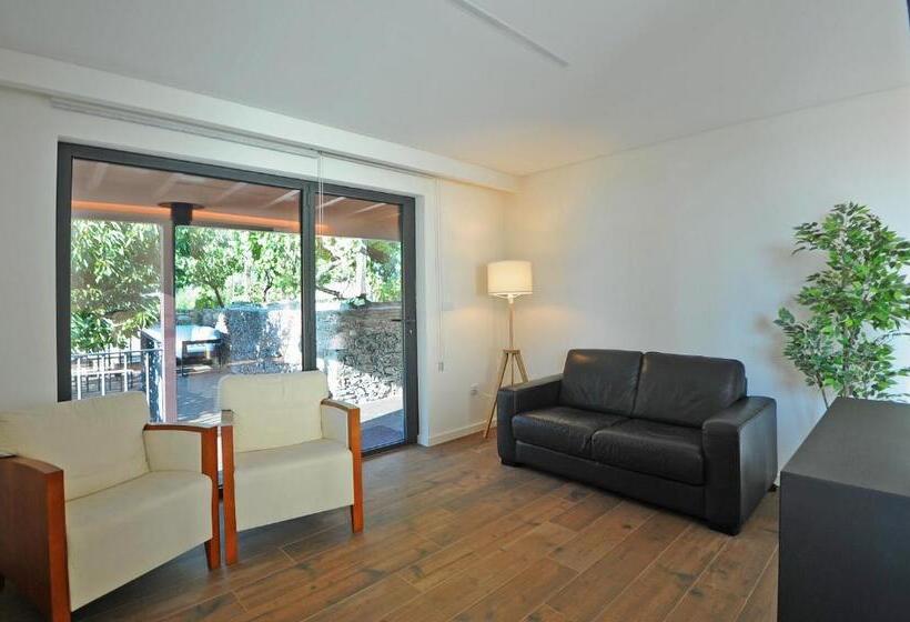 침실 3개 아파트, Douroxisto