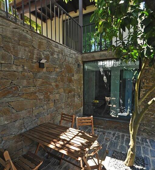 스탠다드 스튜디오, Douroxisto