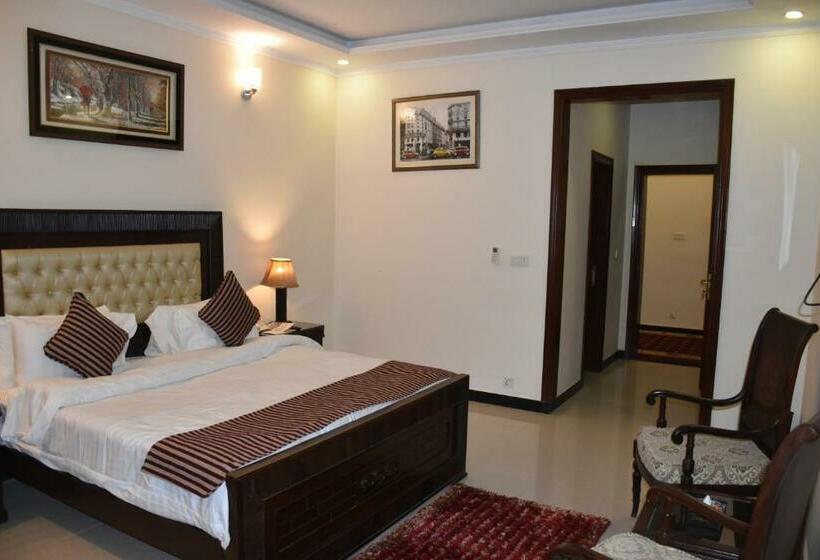 اتاق اکونومی, De Raj Sialkot