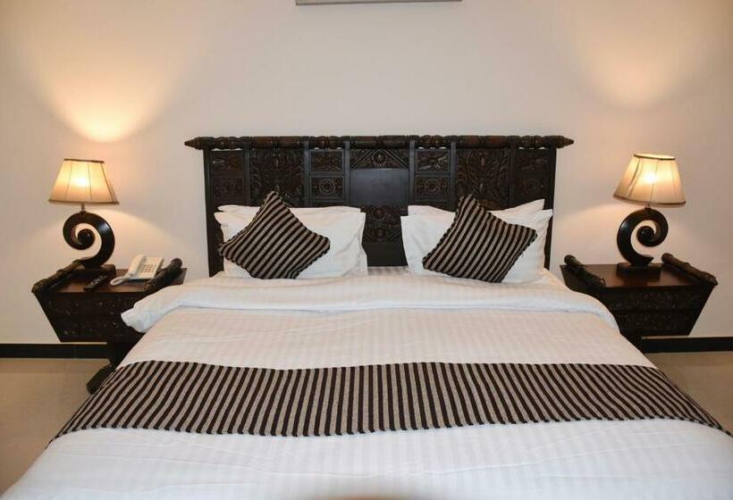 اتاق لوکس با تخت بزرگ, De Raj Sialkot