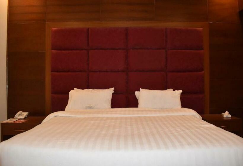 اتاق اکونومی, De Raj Sialkot