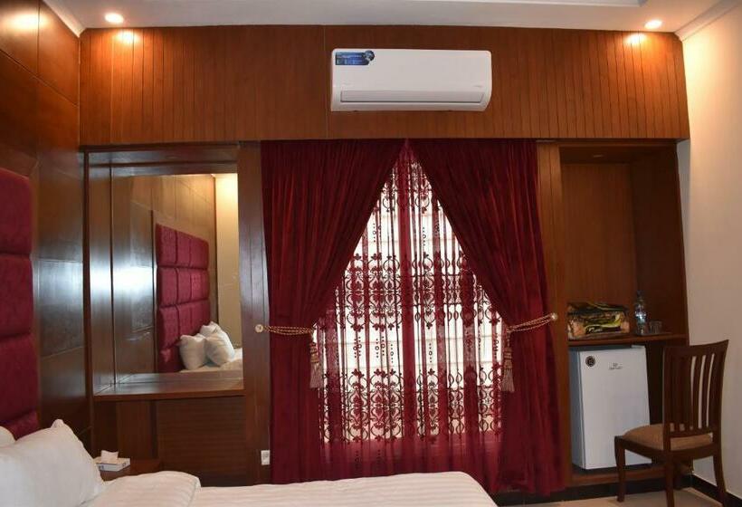 اتاق اکونومی, De Raj Sialkot