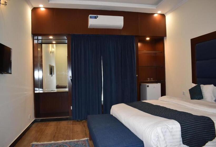 اتاق اکونومی, De Raj Sialkot