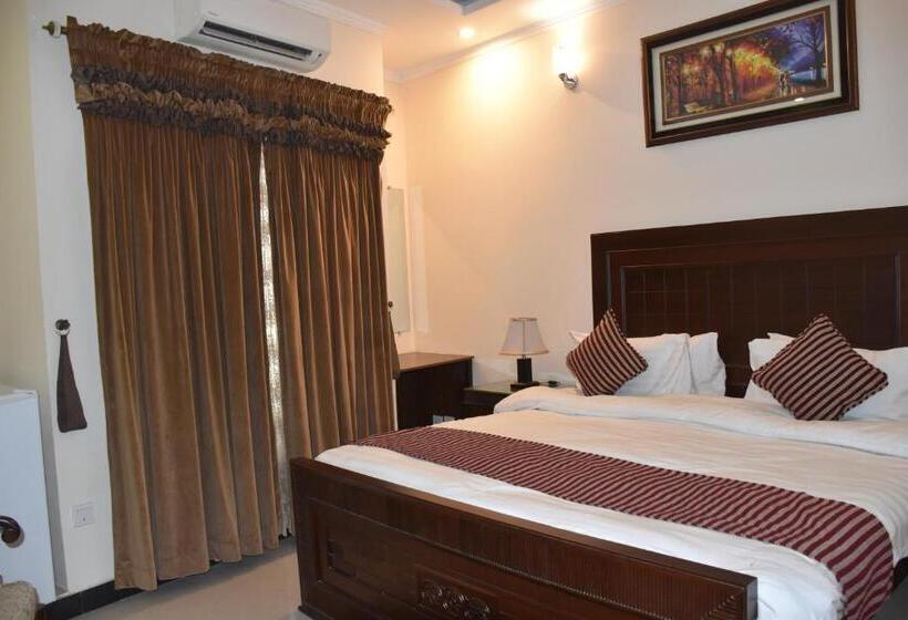 اتاق اکونومی, De Raj Sialkot