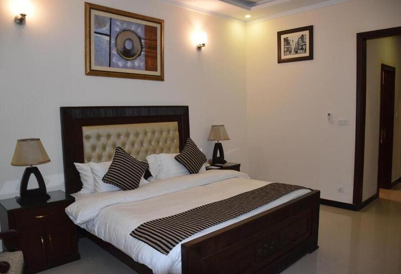 اتاق لوکس با تخت بزرگ, De Raj Sialkot