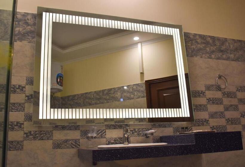 سوییت اجرایی, De Raj Sialkot