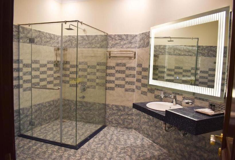 سوییت اجرایی, De Raj Sialkot