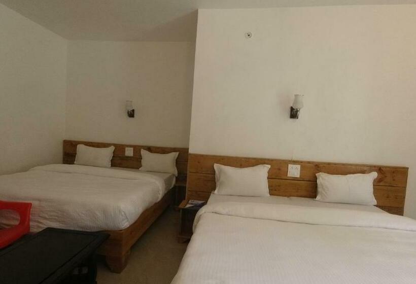 غرفة قياسية رباعية, H7 Stay On The Ganges, Yoga & Spa Resort, Rishikesh