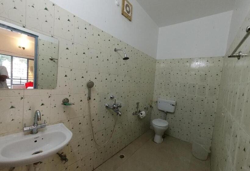 غرفة قياسية رباعية, H7 Stay On The Ganges, Yoga & Spa Resort, Rishikesh