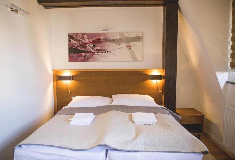 غرفة قياسية, Penzión átrium