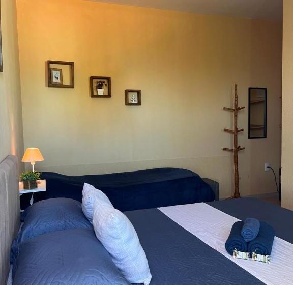 اتاق استاندارد سه تخته با چشمانداز استخر, Suítes Brandi