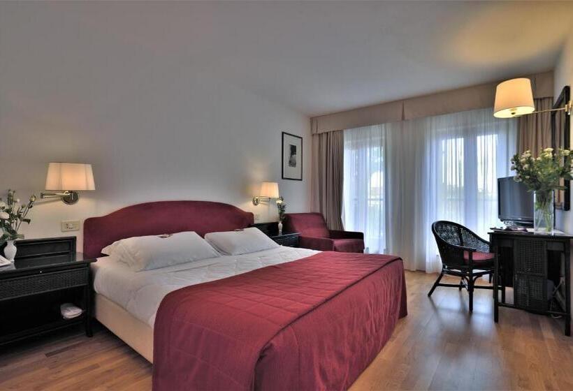 غرفة سوبيريور ثلاثية, Hannover