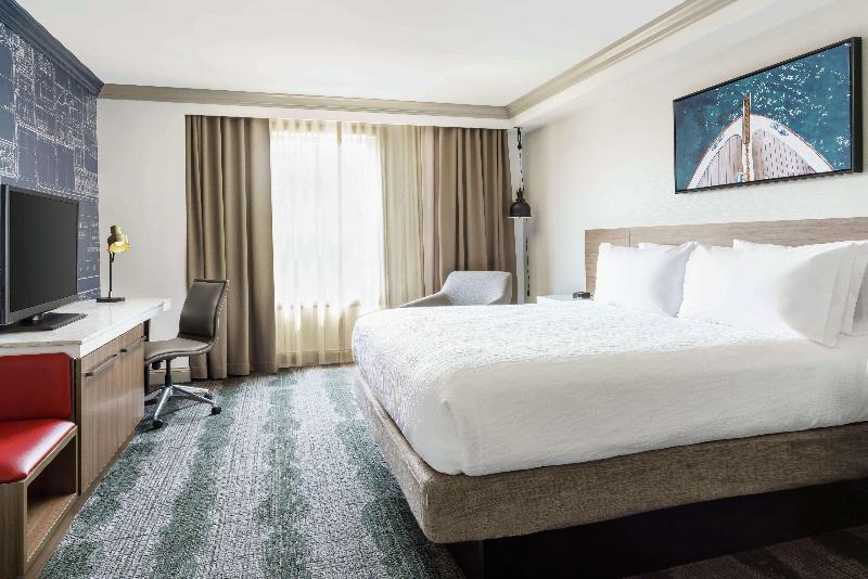 キングサイズベッドのスタンダードルーム, Hilton Garden Inn Annapolis Downtown