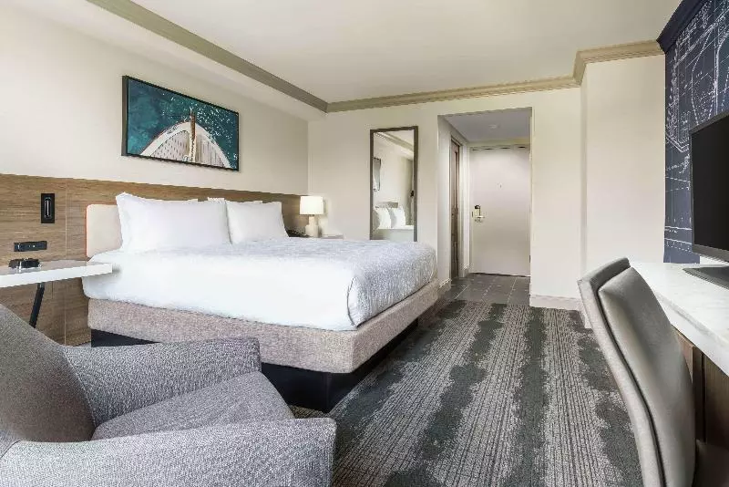 キングサイズベッドのスタンダードルーム, Hilton Garden Inn Annapolis Downtown