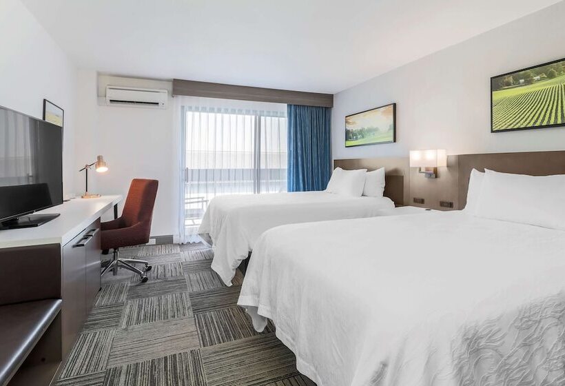 חדר סטנדרט שתי מיטות זוגיות, Hilton Garden Inn Davis Downtown