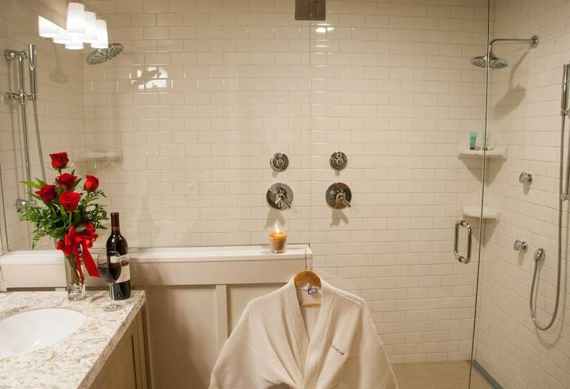 إستوديو بريميوم, The Ocean Lodge