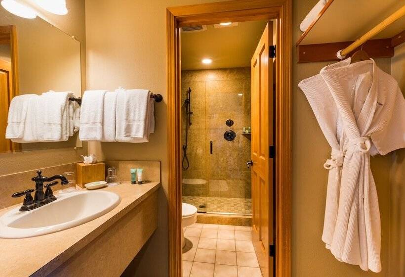 جناح سرير ملكى, The Ocean Lodge