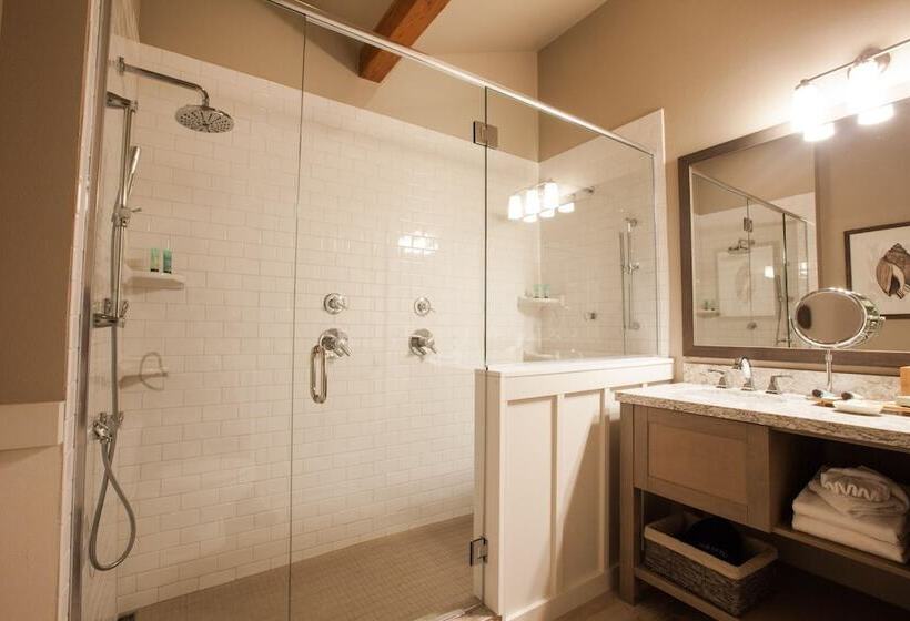 إستوديو بريميوم, The Ocean Lodge