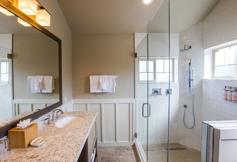 إستوديو قياسى سرير كينج, The Ocean Lodge