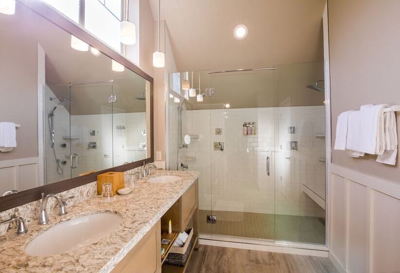 إستوديو قياسى سرير كينج, The Ocean Lodge