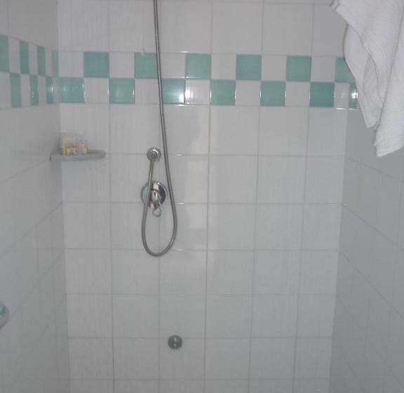 Standard Kolmen Hengen Huone, Solara