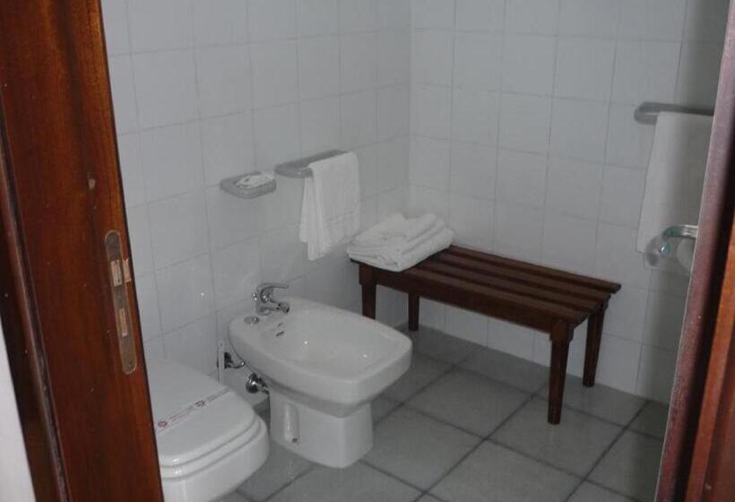 Standard Kolmen Hengen Huone, Solara