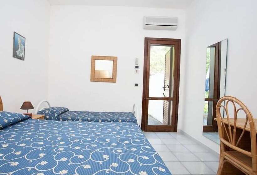 Standard Kolmen Hengen Huone, Solara