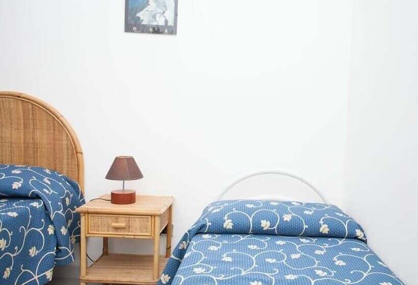 Standard Kolmen Hengen Huone, Solara