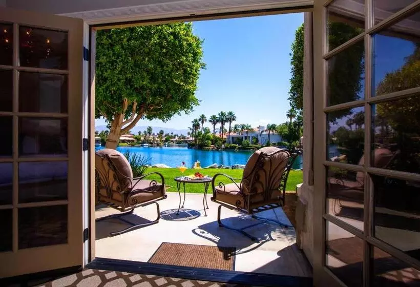 Superior room with lake view, The Chateau At Lake La Quinta