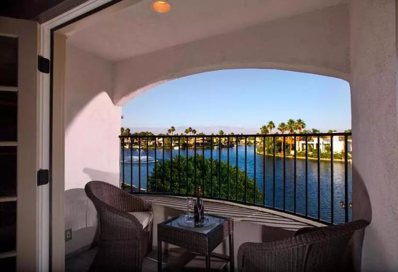 Superior room with lake view, The Chateau At Lake La Quinta