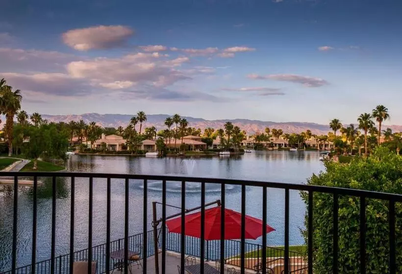 اتاق لوکس با چشمانداز دریاچه, The Chateau At Lake La Quinta