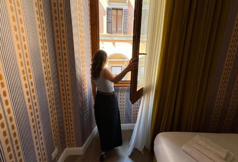 اتاق عادی, Townhouse Condotti 29