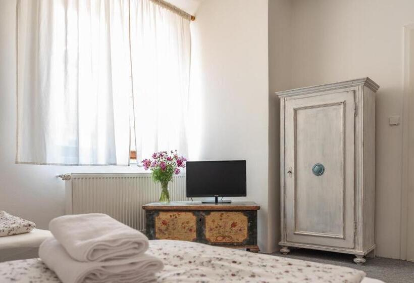 Апартаменты 1 Спальня Нижний Этаж, Dobrý Kanec   Hostinec