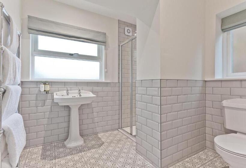 Номер Deluxe Кровать Кинг, Tithe Barn   Self Check In