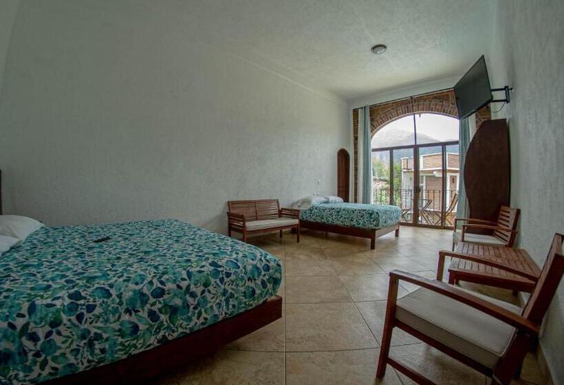 スーペリアの4人部屋, La Buena Suerte