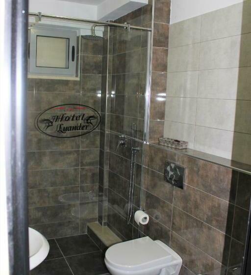 חדר סטנדרט לשלושה עם מרפסת, Luander