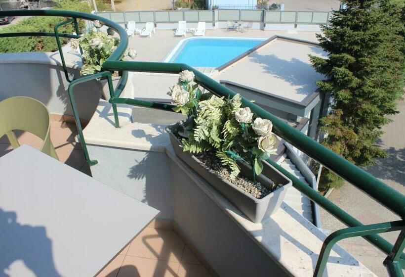 带大床的套房, Luander