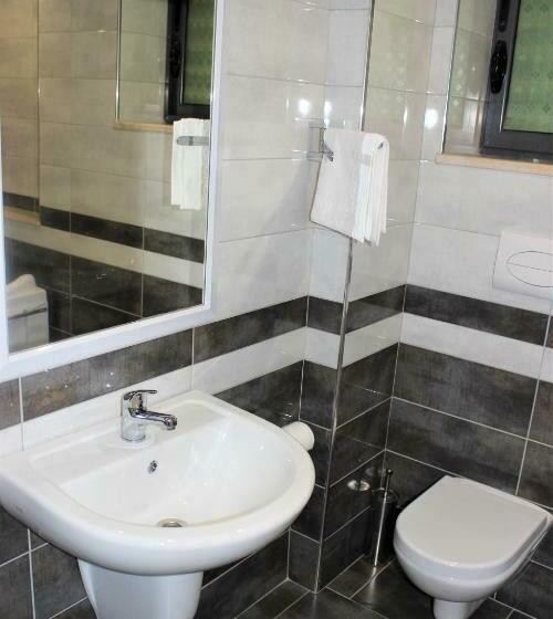 מיטת קינג בסוויטה, Luander