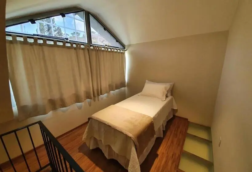Premium Neljän Hengen Huone, Pousada Golden Garden