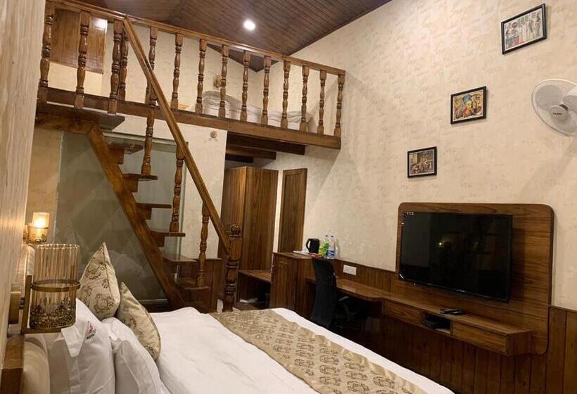 اتاق لوکس چهار تخته, Royal Castle