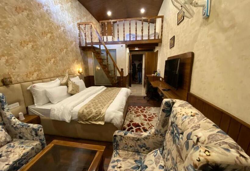 اتاق لوکس چهار تخته, Royal Castle