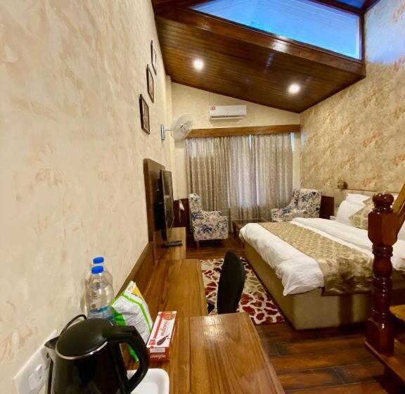 اتاق لوکس چهار تخته, Royal Castle