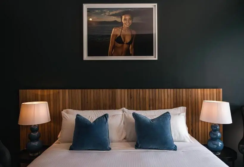 سوئیت با بالکن, The Blue Hotel Bondi