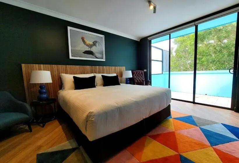 سوئیت با بالکن, The Blue Hotel Bondi