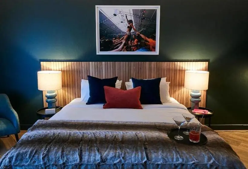 سوییت, The Blue Hotel Bondi